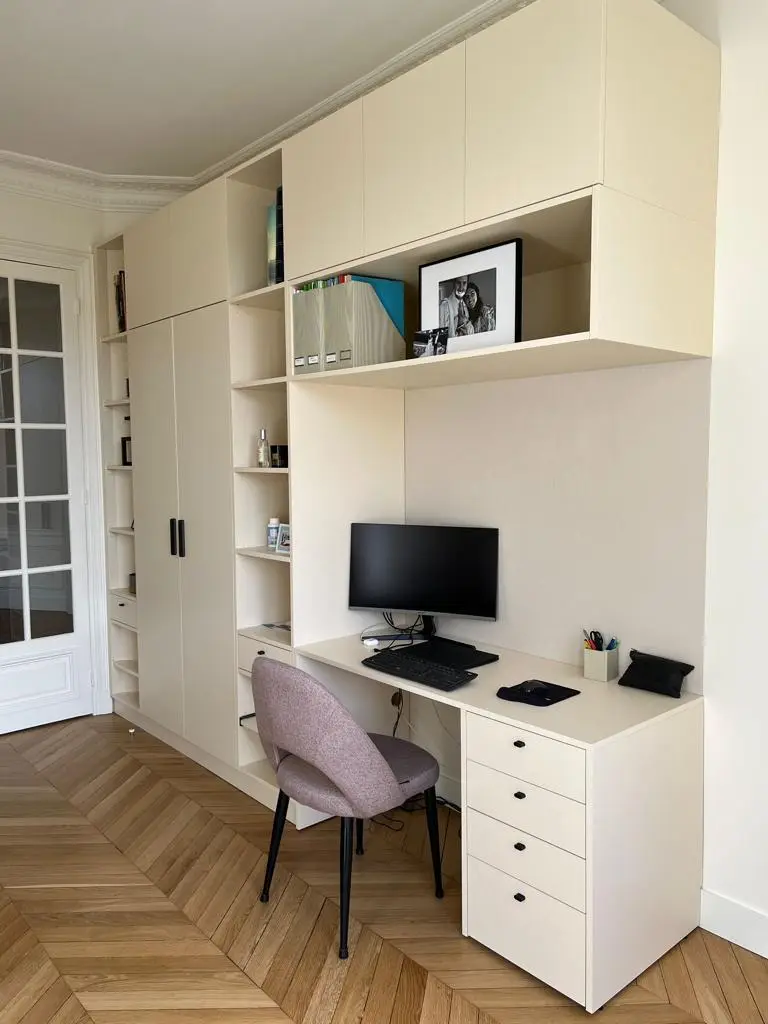 Meuble de bureau sur mesure sur parquet point de Hongrie